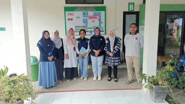 Foto Bersama Tim Dinkes Prov dan PKM ANAK AIR