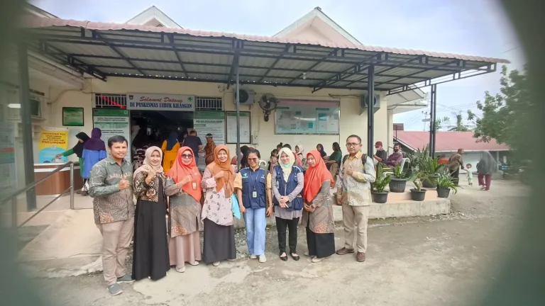 Foto bersama Sanitarian, Analis, PPK, Surveilans dan Ka TU PKM Lubuk Kilangan
