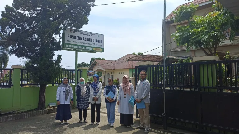 Foto bersama dengan TIM DINKES PROV DAN PKM AIR DINGIN