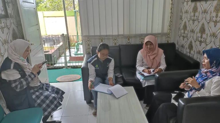 Wawancara Instrumen Monev dengan Ka PKM AIR DINGIN didampingi Dinkes Prov