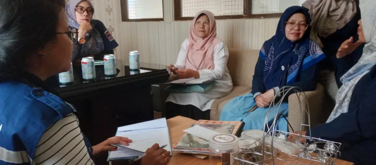 Wawancara Instrumen Monev dengan Ka TU, Analis, Sanitarian PKM ANAK AIR didampingi Dinkes Prov