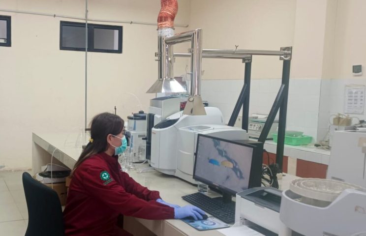 3. Analisa sampel logam makanan mengunalan metode AAS mb