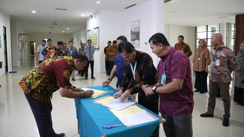 Slide ke 3_Penandatangan oleh pimpinan (Plt. Kepala)_A