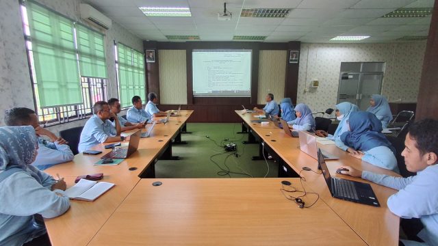 rapat main risk foto web
